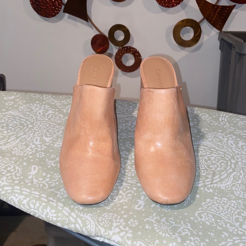 tan clogs